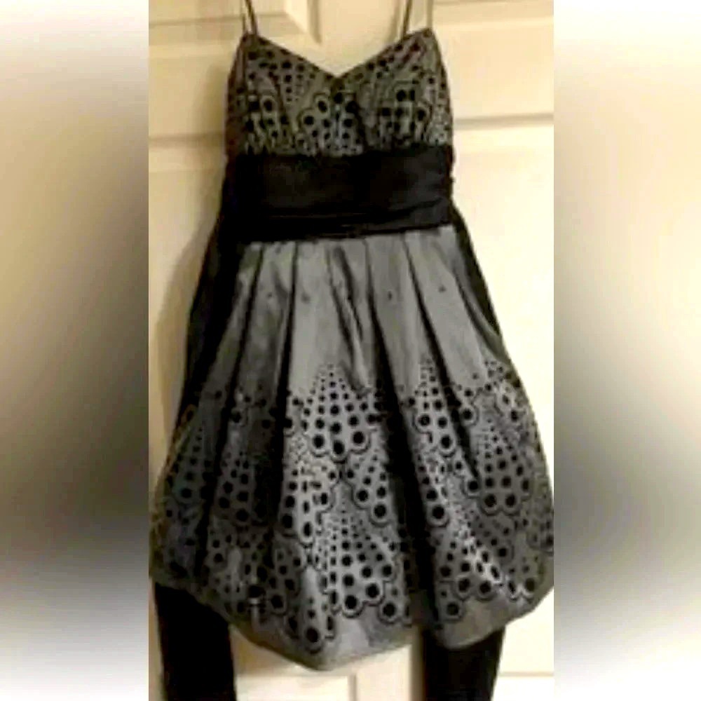 Women’s B.Darlin Black And Gray Party
Prom Dress sleeveless with bow Size 7-8